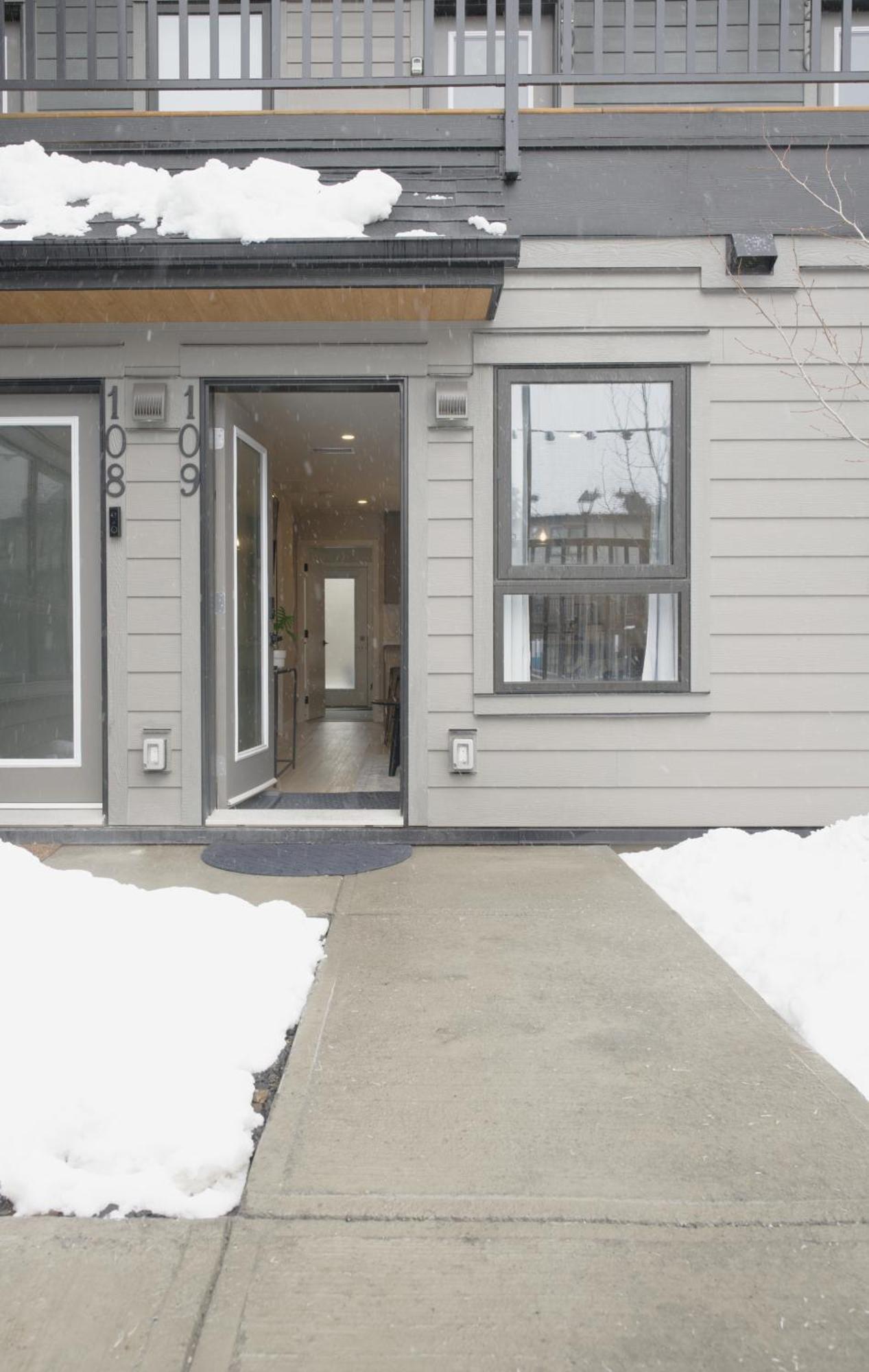 Enchanted Mountain Getaway Canmore Exterior photo